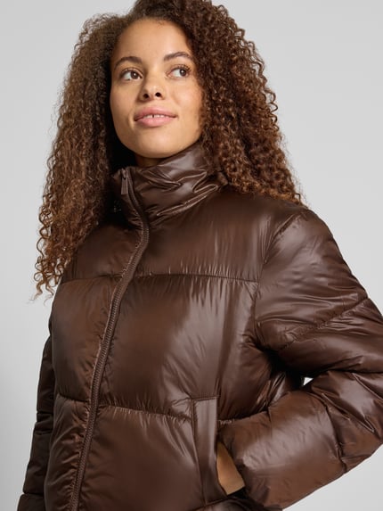 PIECES Pufferjacke mit glänzender Oberfläche Dunkelbraun 3