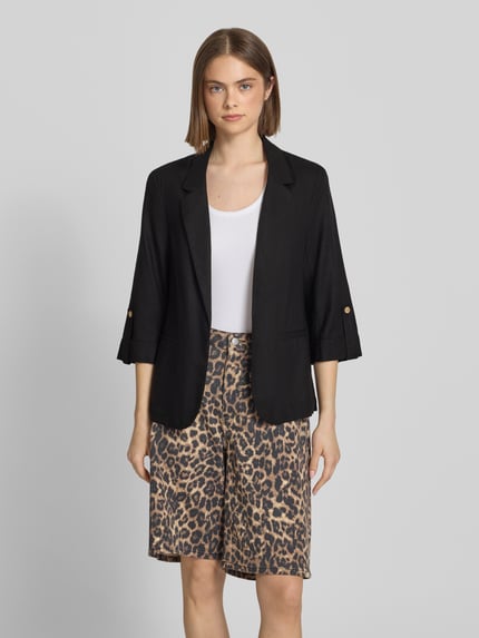 Vrouwenmodel draagt Relaxed Fit Blazer aus Viskose-Leinen-Mix Modell 'GOA' van Only, zwart, reverskraag, zonder sluiting, 3/4-mouw, steekzakken, effen, viscose-linnenmix, vooraanzicht volledige lichaamsopname.