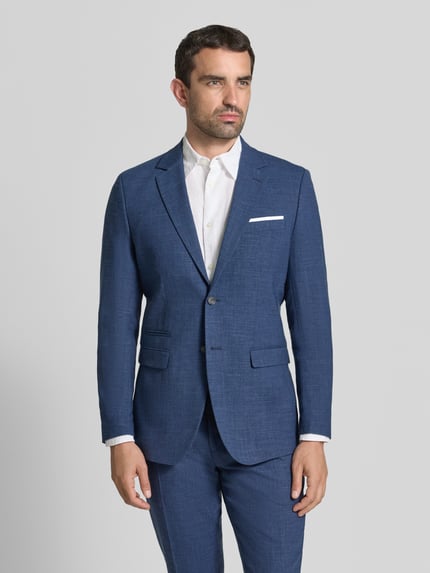 Männermodel trägt Slim Fit Anzugsakko mit Woll-Anteil Modell 'OASIS' von Selected Homme in blauwe melangelook twill, voorkant, Ganzkörperansicht von vorne