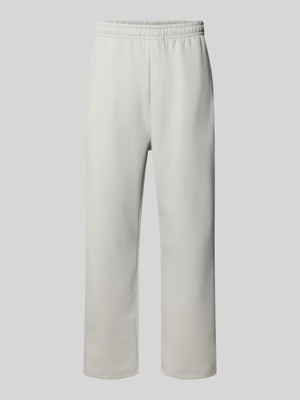 Produktfoto, Straight Fit Sweatpants aus Baumwoll-Mix mit Eingrifftaschen von URBAN CLASSICS in Hellgrau, glatte Struktur, elastischer Bund, Herren Sweatpants