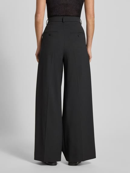 Frauenmodel trägt Regular Fit Weite Hose mit Schurwoll-Anteil Modell 'ASTA' von Weekend Max Mara, Optik: Unifarben, Materialverarbeitung: Webware, High-Waist, Gesäßtaschen, Gürtelschlaufen, Label-Stitching-Applikation, Verschluss: Schiebehaken und verdeckter Reißverschluss, Ganzkörperansicht Rückansicht.