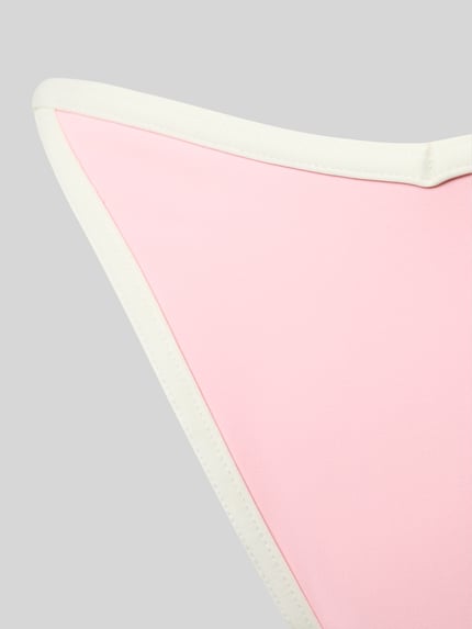 Produktfoto, Bikini-Slip mit Schnürung und Label-Applikation Modell 'NIKI' von Guess aus Material-Mix mit Stretch-Anteil, rosa und cremefarbene Farbkombination, glatte Textur, körpernahe Passform
