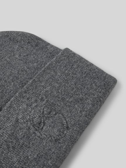 KnowledgeCotton Apparel Beanie mit Label-Detail Anthrazit Melange 2