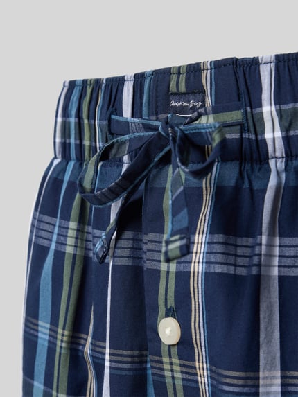 Produktfoto, Regular Fit Pyjama-Shorts mit Logo-Patch von Christian Berg Men in Blau-Grün-Karo, Reine Baumwolle, elastischer Bund mit Tunnelzug