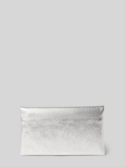 Produktfoto, Clutch aus echtem Leder mit Strukturmuster von Abro in Silber, rechteckige Form, sichtbares Strukturmuster, neutraler Hintergrund