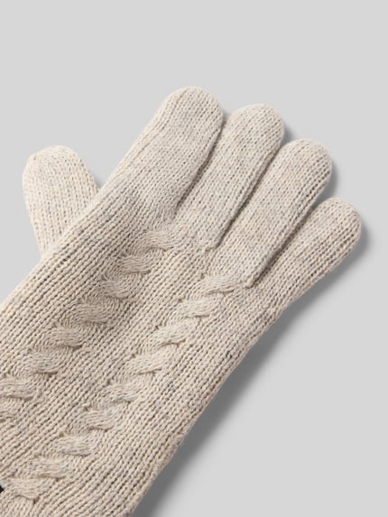 Produktfoto, Handschuhe aus reiner Wolle mit Label-Detail von EEM in Beige mit Zopfmuster, gerippter Abschluss, feine Stricktextur