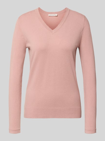 Produktfoto, Pullover aus Viskose-Mix mit V-Ausschnitt von Christian Berg Woman, rosa Farbton, gerader Schnitt, gerippte Abschlüsse, feine Textur, Rückenlänge 46 cm, Ärmellänge 63 cm, Damen Pullover