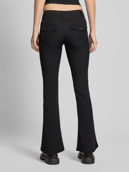 Gina Tricot Bootcut Stoffhose mit Knopf- und Reißverschluss Black 5