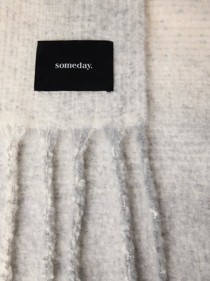 Productfoto, Schal mit Fransen Modell 'Bintie' van someday., rechthoekige pasvorm, Tricotlook, franjes aan de boorden, labelpatch, breedte 52 cm, lengte 232 cm