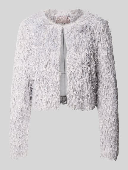 Produktfoto, Cropped Jacke mit Federn von Christian Berg Woman Selection in hellem Grau, fedrige Textur, offene Passform, Rundhalsausschnitt