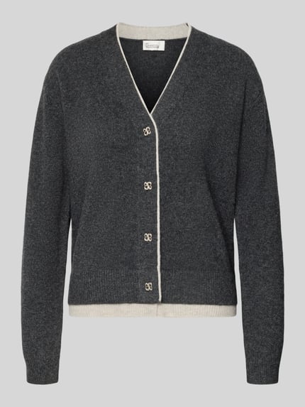 Produktfoto, Cardigan aus Wolle mit V-Ausschnitt Modell 'Tracy' von My Essential Wardrobe, Reine Wolle, Regular-Fit, dunkles Grau, beige Details, Vorderseite mit Knopfleiste, Damenmode, Rückenlänge 55 cm, Ärmellänge 57 cm.