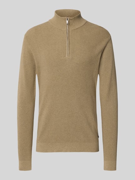 Produktfoto, Slim Fit Troyer aus Baumwoll-Mix von Matinique in Beige, mit Troyer-Kragen, geripptem Bund und langen Ärmeln, schlichte Textur