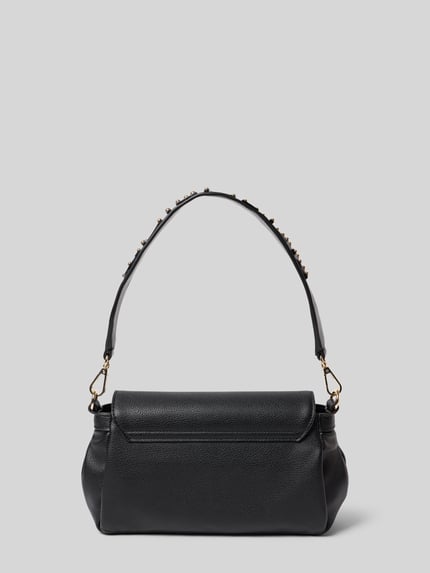 Produktfoto, schwarze Umhängetasche mit Label-Detail Modell 'DEA' von VALENTINO BAGS, glatte Struktur, goldfarbene Applikationen, Damen, Hauptfach mit Umschlag und Magnetverschluss, kurzer Tragegriff, verstellbarer Schultergurt mit eingewebtem Logo, Reißverschlussfach innen, Maße: Breite 28 cm, Länge 15 cm, Tiefe 10 cm, Länge Schulterriemen 55 cm.