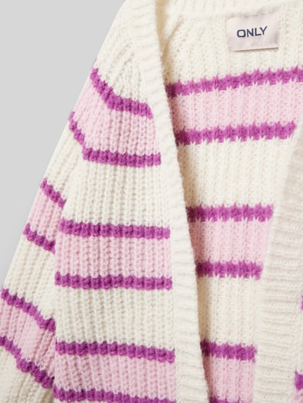ONLY Comfort Fit Strickjacke mit Grobstrick Muster Modell 'NORDIC' Lila 2