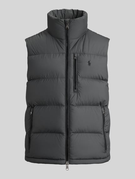 Produktfoto, dunkelgraue Regular Fit Weste mit Logo-Stitching von Polo Ralph Lauren, glatte Oberfläche vor hellem Hintergrund, Herren Weste