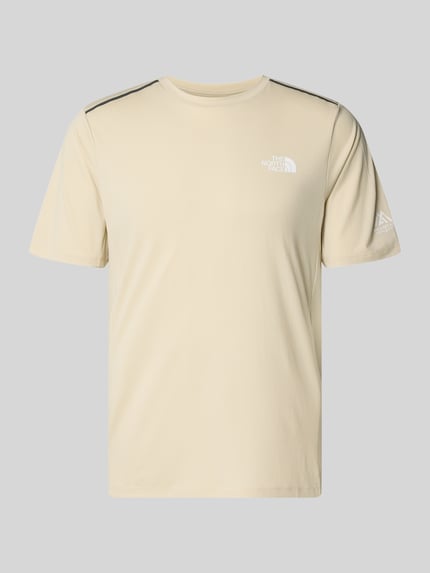 Produktfoto, T-Shirt mit Logo und Rundhalsausschnitt von The North Face in Beige, Regular-Fit, glatte texturierte Oberfläche, Rückenlänge 66 cm, Modell MOUNTAIN ATHLETICS, Herren T-Shirt