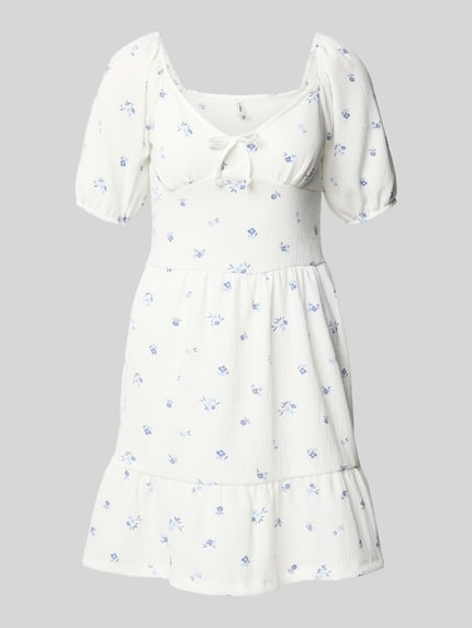 Produktfoto, Minikleid mit Puffärmeln Modell 'HILLARY' von Only, weiß mit blauem floralen Allover-Muster, Crêpe-Optik, tailliert