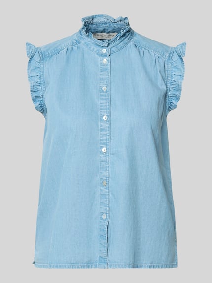 Produktfoto, Blusentop in Denim-Optik mit Rüschen von Christian Berg Woman, jasnoniebieski, Lyocell-Baumwoll-Mix, krój regular fit, stójka, długość tyłu w rozmiarze 36: 57 cm, długość rękawa w rozmiarze 36: 50 cm, gładka tekstura, guziki