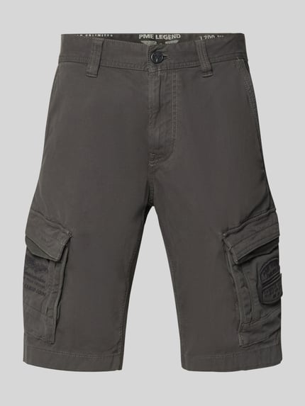 Produktfoto, Bermudas mit Pattentaschen und Label-Stitchings von PME Legend in Grau, Straight Fit, robuste Baumwollstruktur, seitliche Eingrifftaschen, Pattentaschen mit Klettverschluss, Gesäßtaschen, Motiv- und Label-Stitchings, Label-Details, Bundweite 41 cm, Innenbeinlänge 26 cm bei Größe 32.