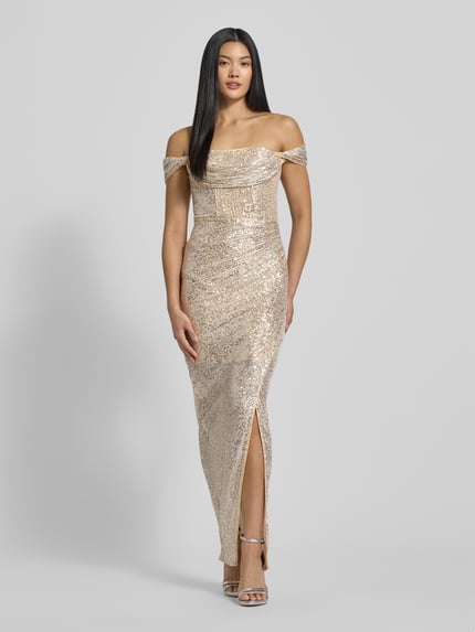 Frauenmodel trägt Cocktailkleid mit Paillettenbesatz von Lipsy in Gold, taillierter Schnitt, Square-Neck, Ganzkörperansicht von vorne.