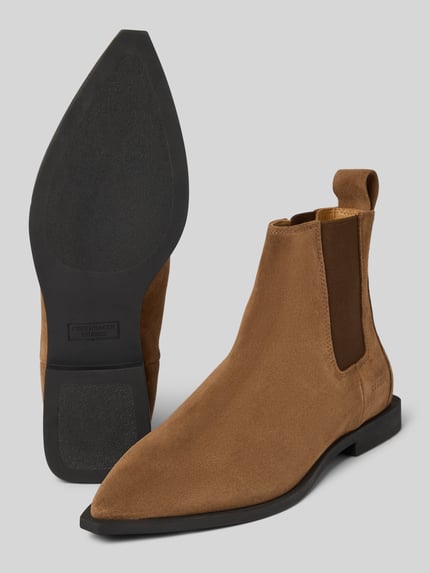 Produktfoto, skórzane Stiefeletten aus Leder mit elastischen Einsätzen Modell 'CPH410' od Copenhagen, brąz, czubek szpic, 2 cm obcas, 14 cm cholewka, 7 cm szerokość, matowa tekstura