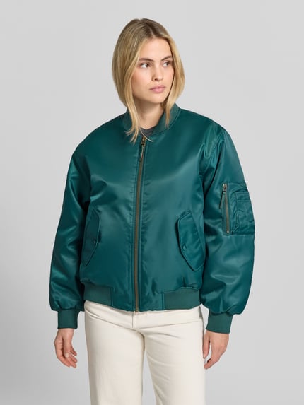 Anine Bing Bomberjacke mit Pattentaschen Gruen 4