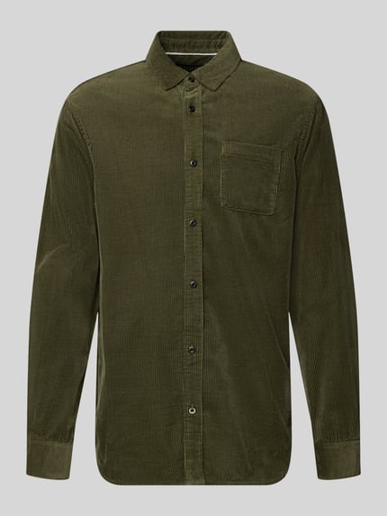 Produktfoto, Regular Fit Cordhemd mit Brusttasche von Scotch & Soda, reine Baumwolle, Kentkragen, grüne Cordstruktur, neutrale Hintergrundfarbe, sichtbare Label-Patch, detaillierte Ansicht, optimal für Indexierung gemäß Produktmerkmalen.