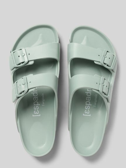 Productfoto, Slides met logo-prägung Modell 'AMI POOL' van Espadrij in mintgroen, afgeronde vorm, sluiting met riem, profielzool, hakhoogte 3 cm