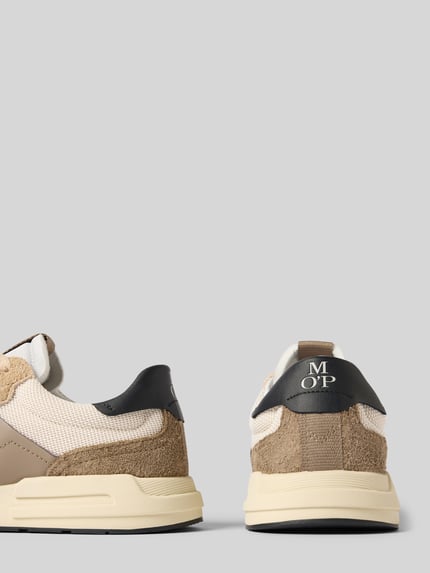Productfoto, Low Top Sneaker aus Leder-Mix van Marc O'Polo, meerkleurig, afgerond, vlakke zool, suède en mesh, logo-opdruk, vetersluiting.