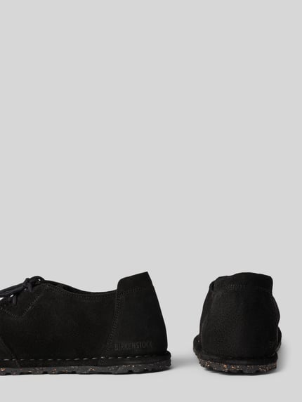 Productfoto, veterschoenen van leer met label in reliëf model 'UTTI LACE' van Birkenstock, zwart gecoat leer, afgerond model, structuurzool, hakhoogte maat 40: 1 cm, schachthoogte 9 cm, schachtbreedte 9 cm.