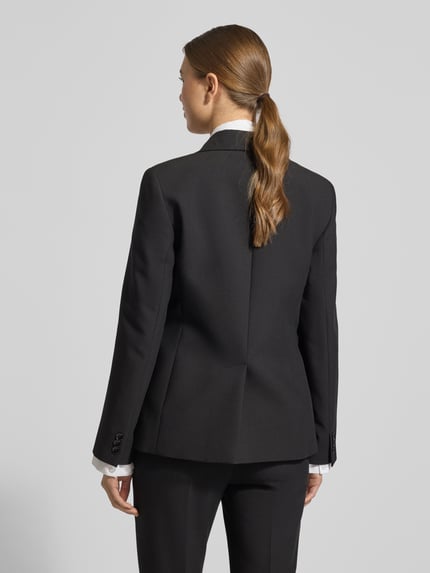 Vrouwenmodel draagt Slim Fit Blazer met Viskose-Anteil van Weekend Max Mara, look: effen, pasvorm: slim fit, reverskraag, lange mouw, 2-knoopsluiting, rompzoom met rugsplit, borstzak, pattes zakken, applicatie met labelstitching. Ganzkörperansicht rückansicht.