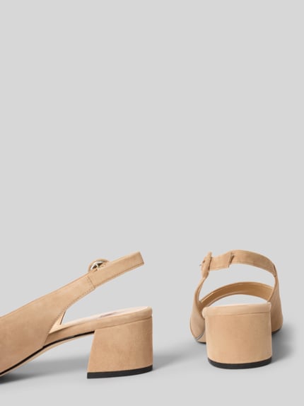 Produktfoto, Midheels aus Leder mit Blockabsatz von Högl in beigem Echtleder, abgerundete Form, Riemen mit Dornschließe, glatte Sohle, Absatzhöhe: 5 cm, Schafthöhe: 5 cm, Schaftweite: 4 cm, Größe 40, neutrale Farbgebung, samtige Textur