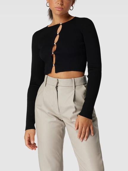 NA-KD Cropped Strickjacke in Ripp-Optik Black 4