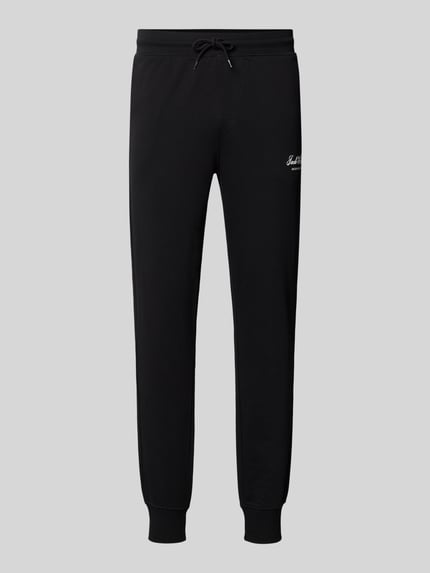 Produktfoto, schwarze Sweatpants mit Label-Print Modell 'GORDON' von JACK & JONES, lockere Passform, elastischer Bund, seitliche Eingrifftaschen, schlichte Textur