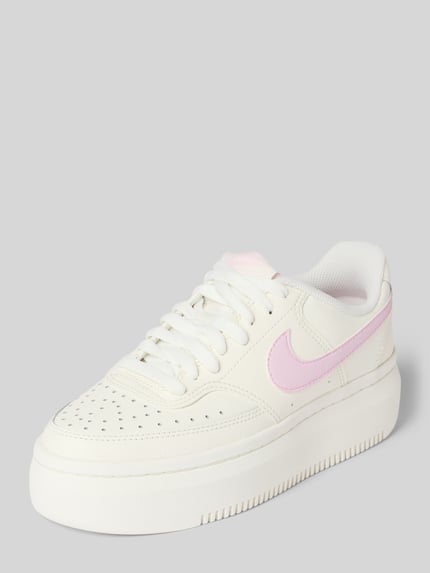 Productfoto, Sneaker uit leer-mix met logo-detail model 'Court Vision' van Nike, afgeronde fit, hakhoogte 4 cm, schachthoogte 6 cm, schachtwijdte 6 cm, wit met lichtroze accenten, gestructureerde zool, zachte textuur
