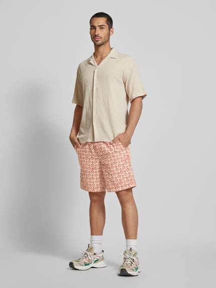 JACK & JONES Szorty o kroju regular fit z nadrukiem na całej powierzchni model ‘JAIDEN’ Rdzawoczerwony 1
