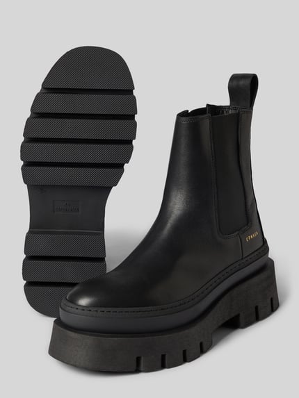 Produktfoto, Stiefel aus echtem Leder mit Logo-Detail von Copenhagen, schwarzes Leder, profilierte Sohle, abgerundete Passform, Absatz 5 cm, Schafthöhe 17 cm, Schaftweite 11 cm