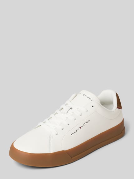 Produktfoto, Low Top Sneaker aus echtem Leder Modell 'TH COURT' von Tommy Hilfiger, Optik: Unifarben, Schuhspitze: Abgerundet, flache Absatzform, Label-Prägung, Logo-Applikation, Label Print, Kontrastdetails, Schnürung, strukturierte Sohle