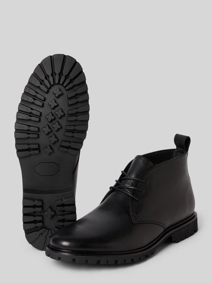 Produktfoto, schwarze Schuhe aus echtem Leder Modell 'VENTON' von LLOYD, abgerundete Form, Schnürverschluss, profilierte Sohle, Absatz 3 cm, Schafthöhe 11 cm, Schaftweite 11 cm