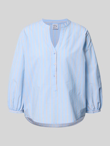 Produktfoto, Regular Fit Bluse mit V-Ausschnitt und 3/4-Arm von Emily Van den Bergh aus reiner Baumwolle, hellblau mit beigen Streifen, glatte Textur
