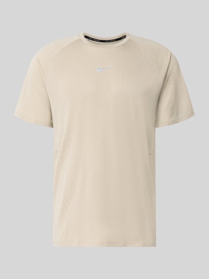 Produktfoto, Regular Fit T-Shirt mit Aero-FIT-Technologie Modell 'STRIDE' von Nike in lichtbeige, fijne structuur, heren sport-t-shirt van Nike Training