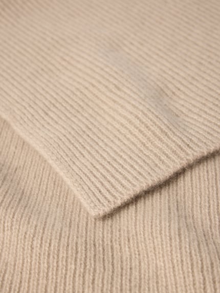 Produktfoto, Schal aus reinem Kaschmir in rechteckiger Form von Christian Berg Men, beige Farbe, Feinripp-Textur, weich, Struktur gut erkennbar