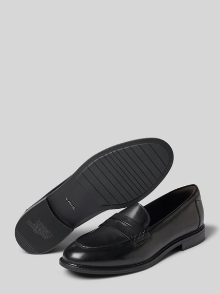 Produktfoto, schwarze loafersy aus naturalna skóra, glatte Oberfläche, dezente Nähte, Loafer aus echtem Leder von Tamaris