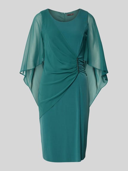 Produktfoto, Knielanges Cocktailkleid mit Rundhalsausschnitt von Vera Mont in Türkis, Elastischer-Material-Mix, Bodycon-Passform, Wickel-Optik, Zier-Applikation mit Strasssteinbesatz, Fledermausärmel aus Chiffon, rückseitiger Nahtreißverschluss, glatte Textur.