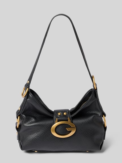Produktfoto, schwarze Schultertasche in Leder-Optik Modell 'CAMDEN' von GUESS mit Strukturmuster, Metallic-Label, goldene Details, neutraler Hintergrund.