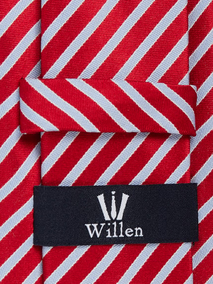 Produktfoto, Krawatte aus Seide von Willen, czerwone i białe paski, klasyczny kształt, szerokość 7 cm, wyraźna tekstura jedwabiu.