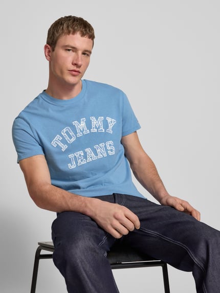 Tommy Jeans Regular Fit T-Shirt aus reiner Baumwolle mit gemustertem Label Print Rauchblau 3