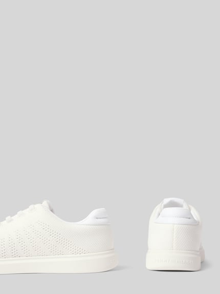 Produktfoto, witte sneakers in gebreide look met logodetail van Sneaker in Strickoptik mit Logo-Detail van Tommy Hilfiger, dames sneakers
