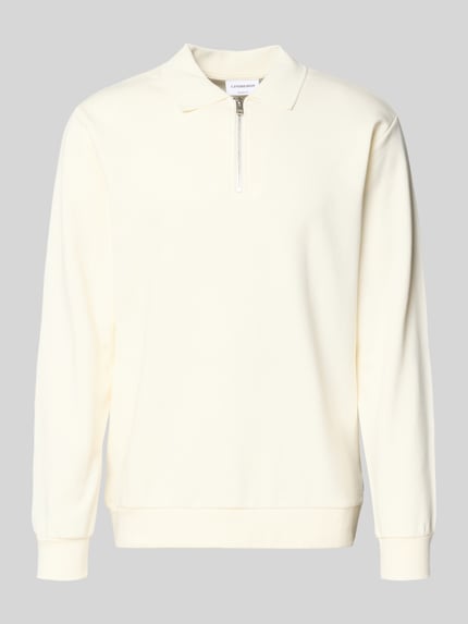 Produktfoto, Sweatshirt mit Polokragen und Reißverschluss von Lindbergh, cremefarben, Baumwoll-Mix, Regular-Fit, Rückenlänge 70 cm bei Größe M.