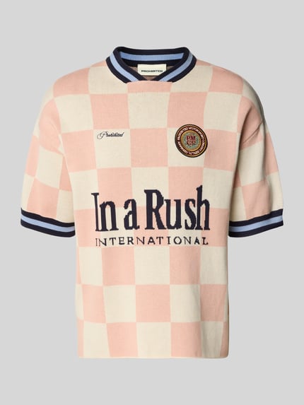 Produktfoto, Strickshirt mit Label-Stitching Modell 'Victory' von PROHIBITED in Rosa und Beige mit Karomuster, Reine Baumwolle, Relaxed-Fit, Rückenlänge bei Größe M 66 cm.
